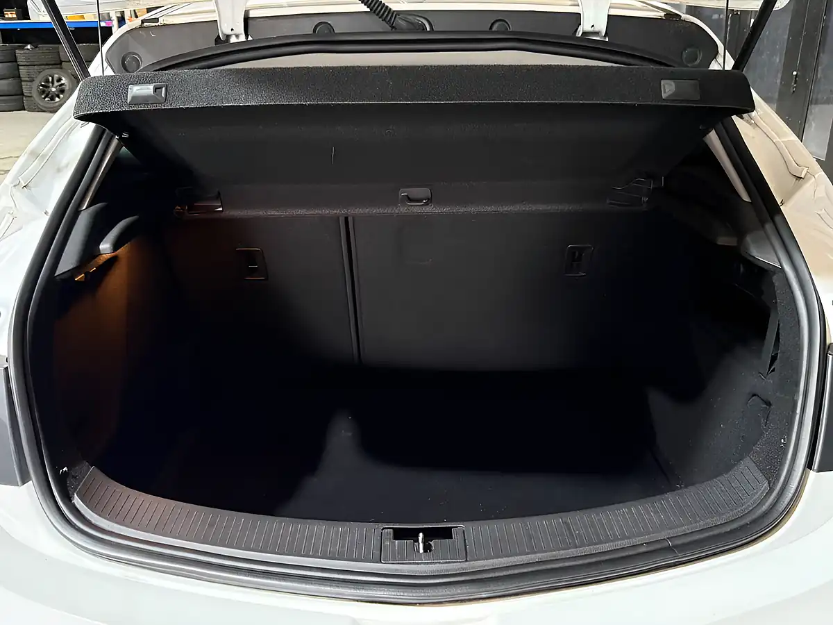 Used 2016 Vauxhall Astra Gtc Sri White - Interior and Exterior details 14