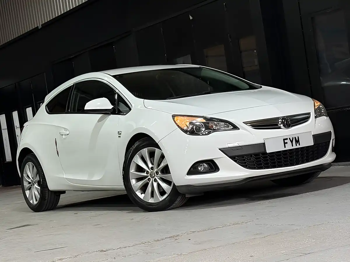 Used 2016 Vauxhall Astra Gtc Sri White - Interior and Exterior details 17