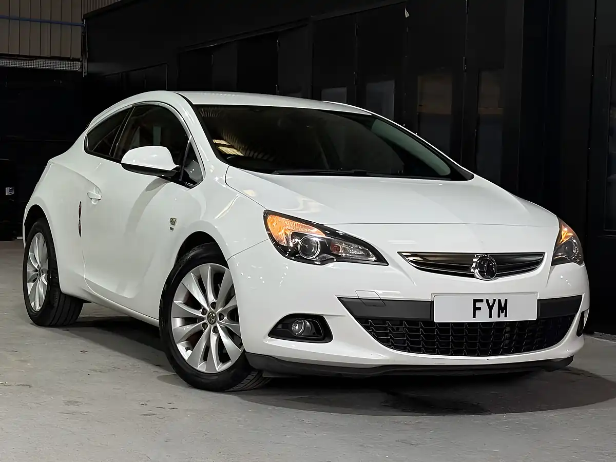 Used 2016 Vauxhall Astra Gtc Sri White - Interior and Exterior details 3