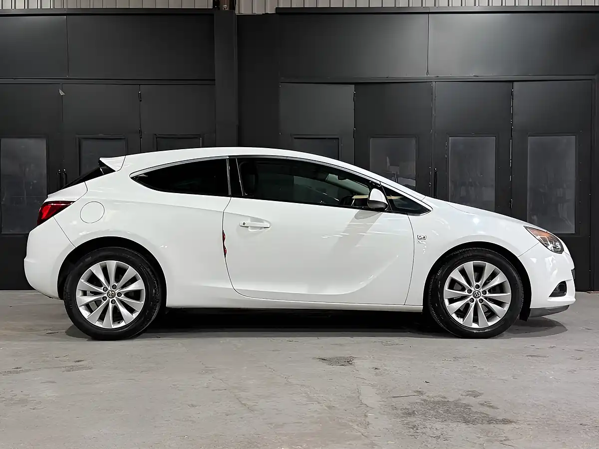 Used 2016 Vauxhall Astra Gtc Sri White - Interior and Exterior details 4