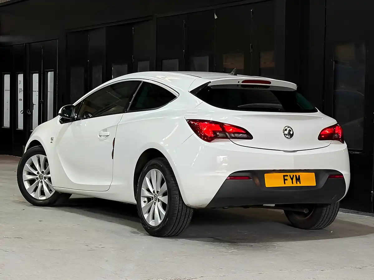 Used 2016 Vauxhall Astra Gtc Sri White - Interior and Exterior details 5
