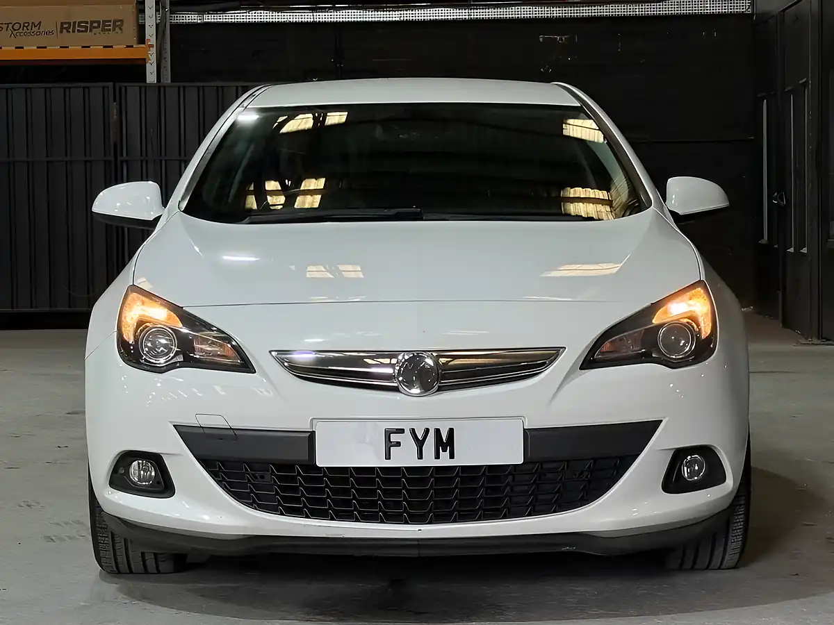 Used 2016 Vauxhall Astra Gtc Sri White - Interior and Exterior details 7