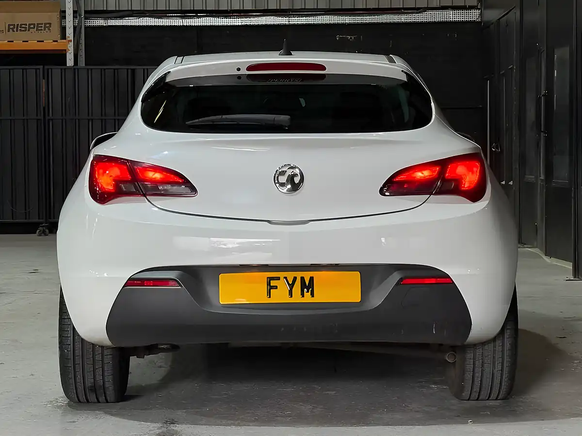 Used 2016 Vauxhall Astra Gtc Sri White - Interior and Exterior details 8