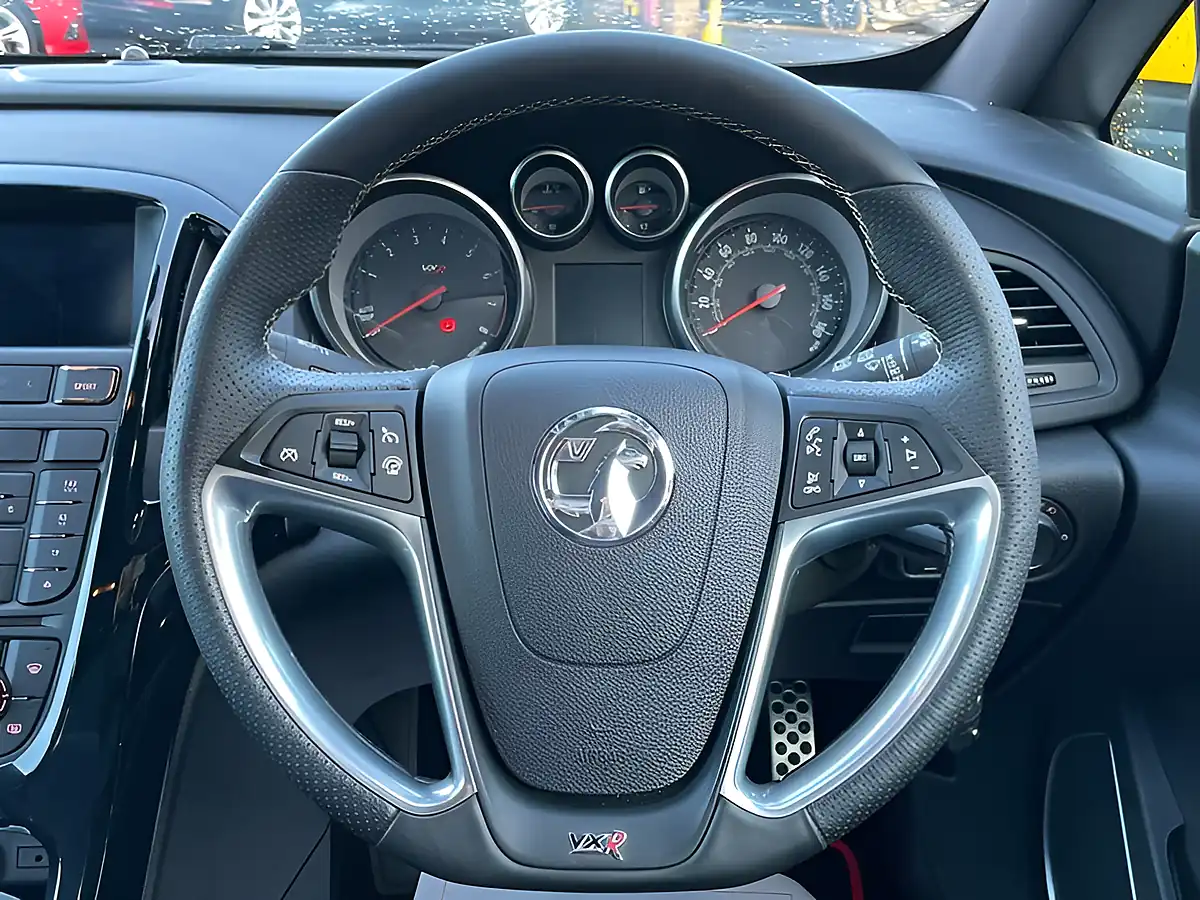 Used 2016 Vauxhall Astra Gtc Vxr White - Interior and Exterior details 18