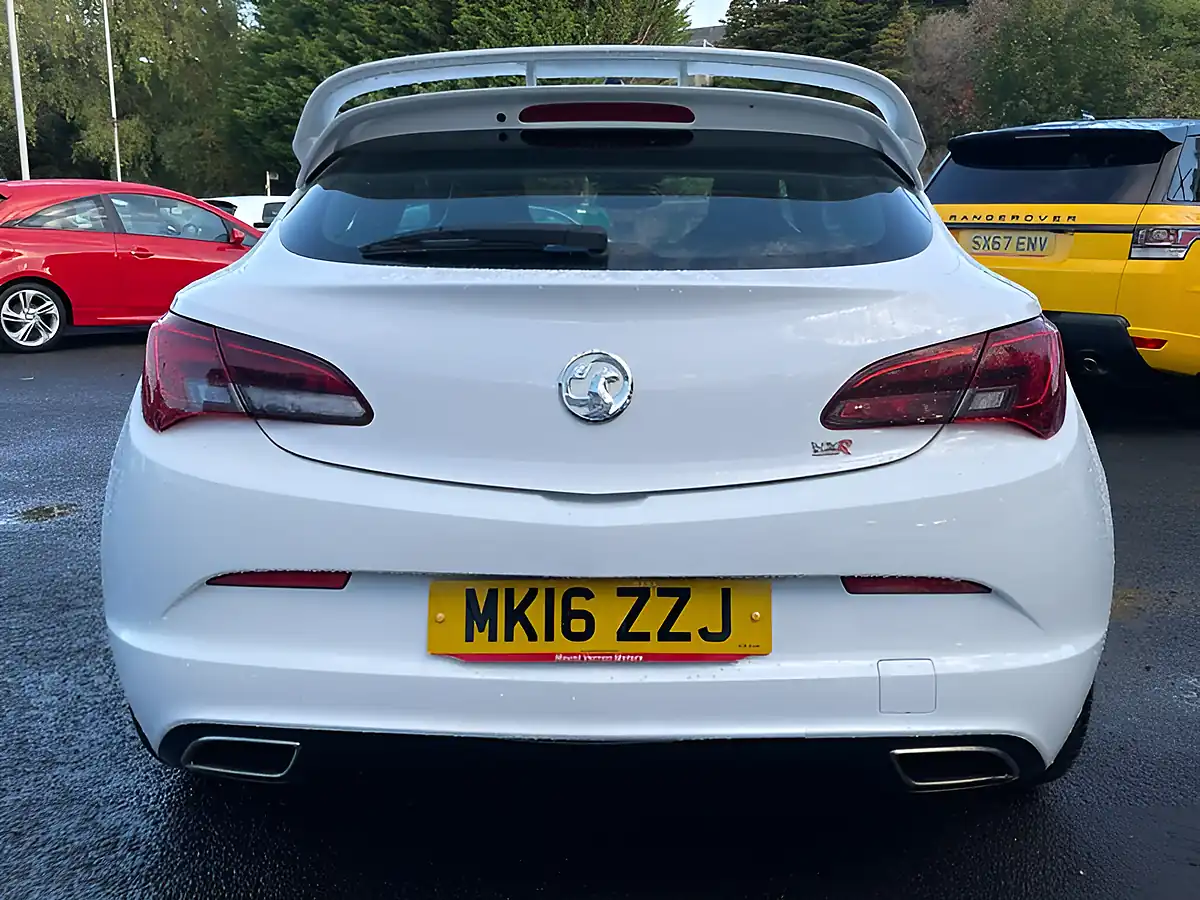Used 2016 Vauxhall Astra Gtc Vxr White - Interior and Exterior details 5