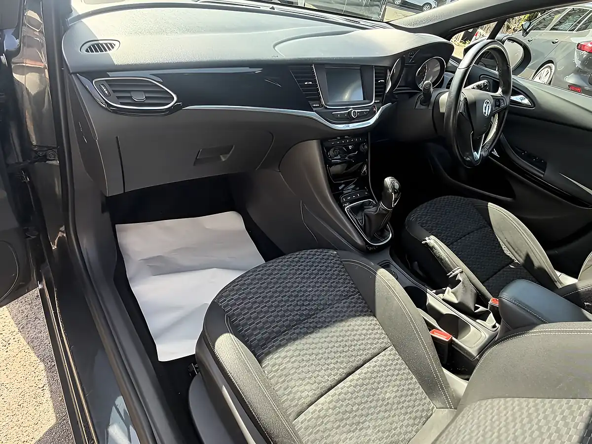 Used 2016 Vauxhall Astra Sri Black - Interior and Exterior details 11
