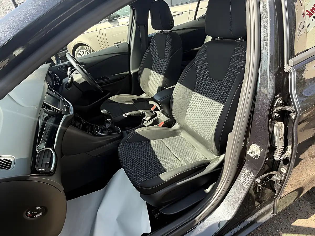 Used 2016 Vauxhall Astra Sri Black - Interior and Exterior details 12