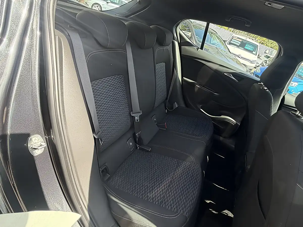 Used 2016 Vauxhall Astra Sri Black - Interior and Exterior details 13