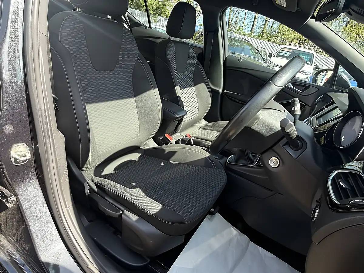 Used 2016 Vauxhall Astra Sri Black - Interior and Exterior details 17