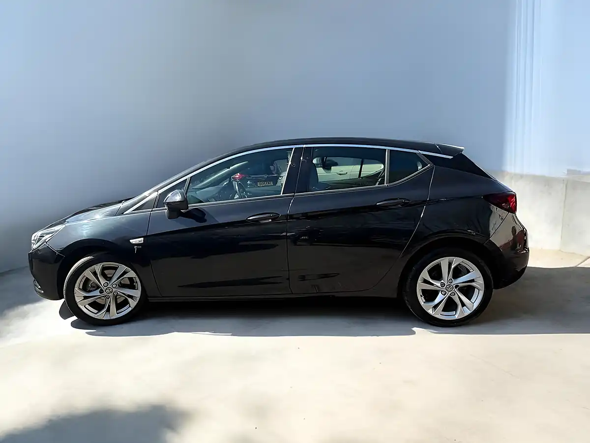 Used 2016 Vauxhall Astra Sri Black - Interior and Exterior details 4