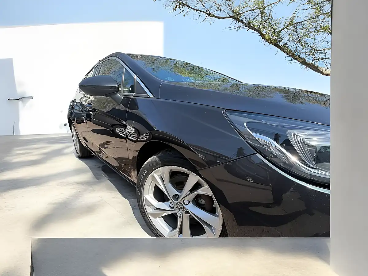 Used 2016 Vauxhall Astra Sri Black - Interior and Exterior details 5