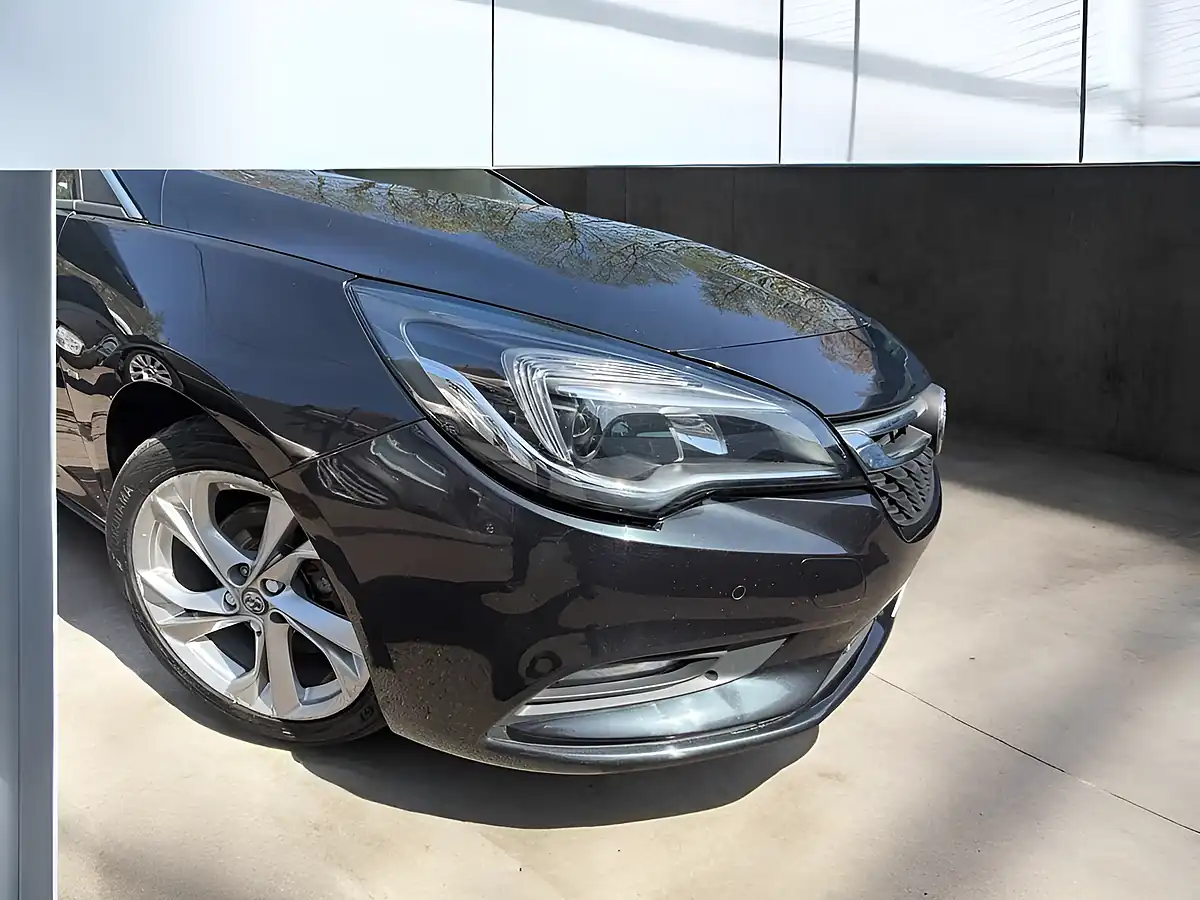 Used 2016 Vauxhall Astra Sri Black - Interior and Exterior details 6