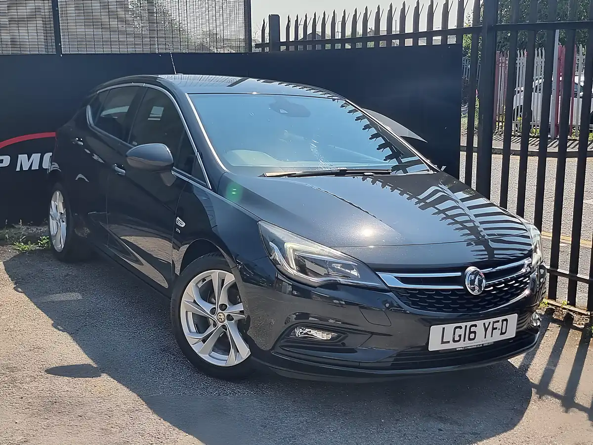 Used 2016 Vauxhall Astra Sri Black - Front View