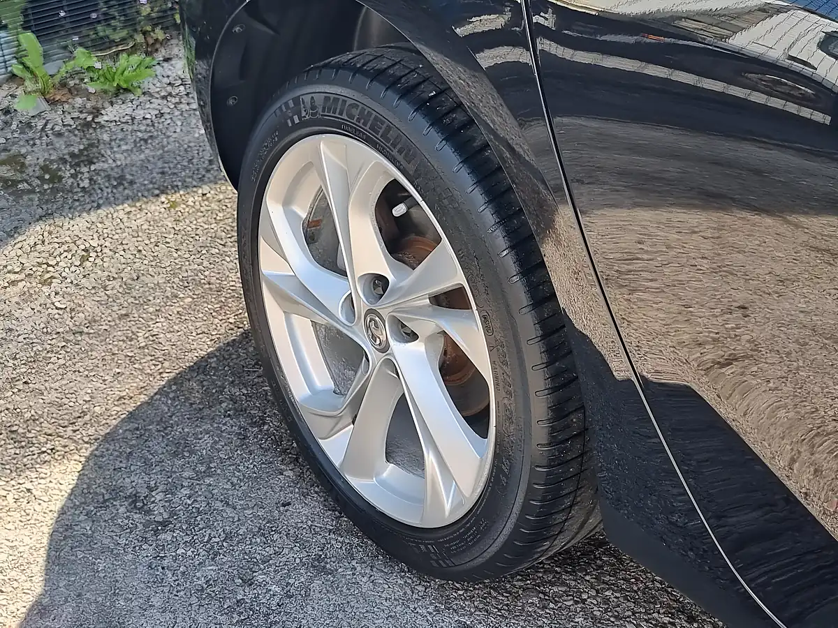Used 2016 Vauxhall Astra Sri Black - Interior and Exterior details 11