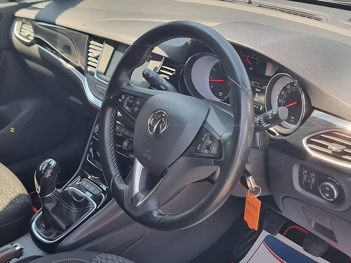 Used 2016 Vauxhall Astra Sri Black - Interior and Exterior details 12