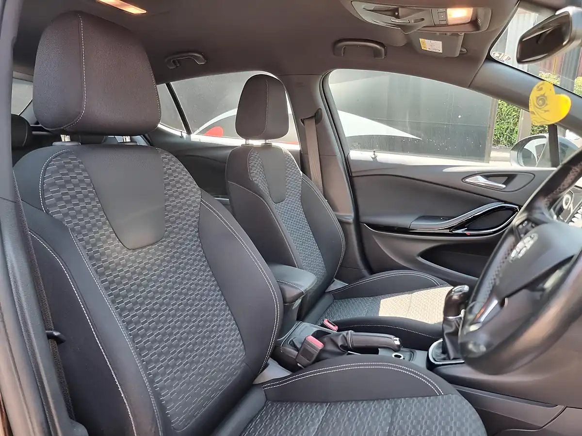 Used 2016 Vauxhall Astra Sri Black - Interior and Exterior details 14