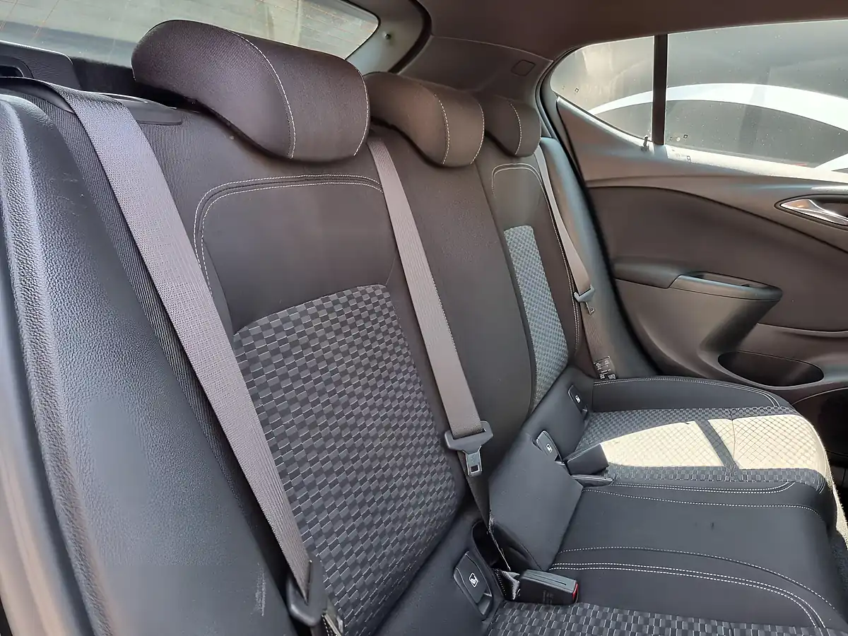 Used 2016 Vauxhall Astra Sri Black - Interior and Exterior details 15