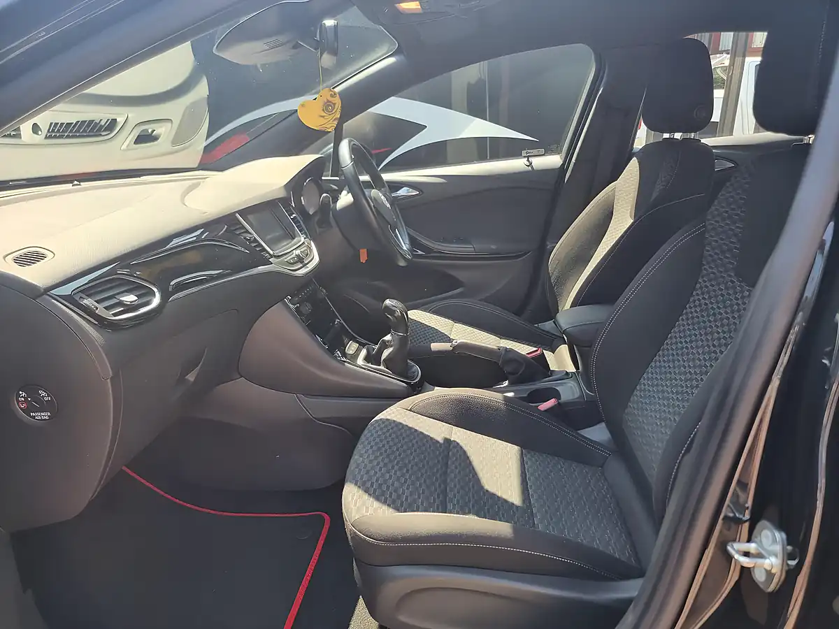 Used 2016 Vauxhall Astra Sri Black - Interior and Exterior details 16