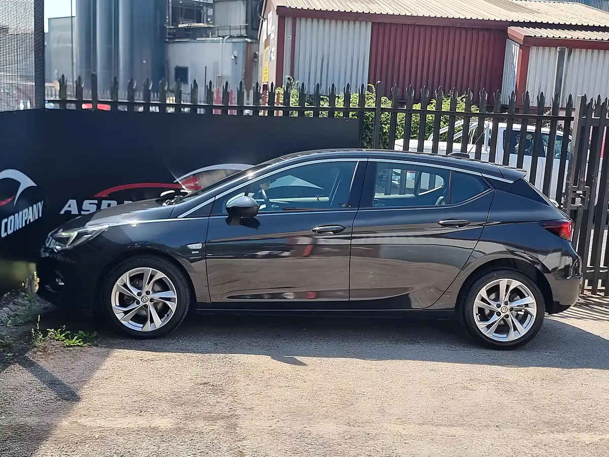Used 2016 Vauxhall Astra Sri Black - Interior and Exterior details 4