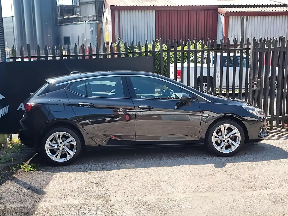 Used 2016 Vauxhall Astra Sri Black - Interior and Exterior details 5