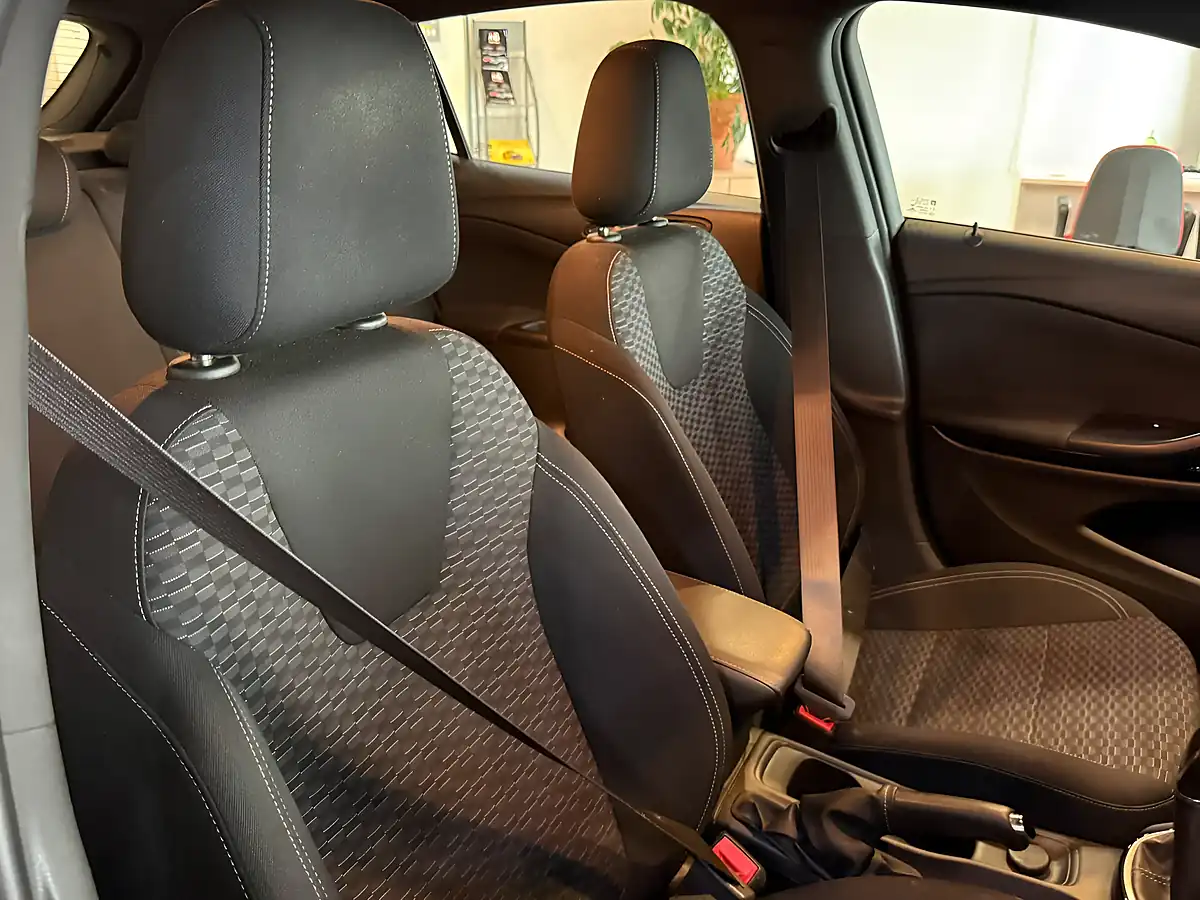Used 2016 Vauxhall Astra Sri Black - Interior and Exterior details 15