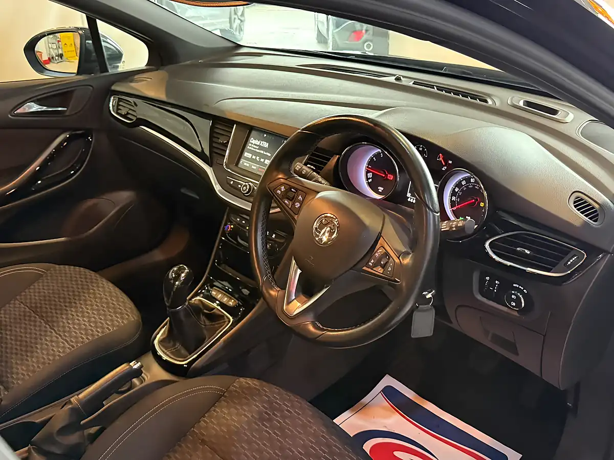 Used 2016 Vauxhall Astra Sri Black - Interior and Exterior details 16