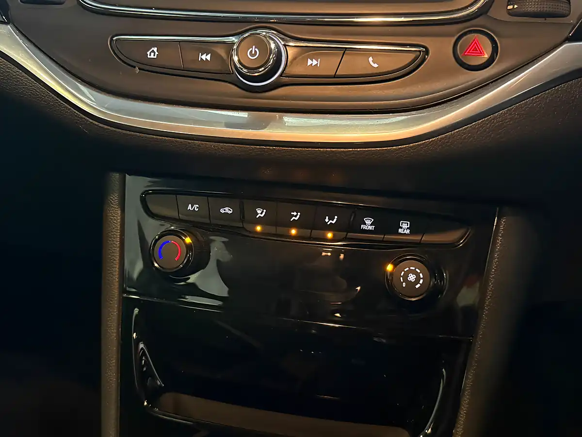 Used 2016 Vauxhall Astra Sri Black - Interior and Exterior details 18