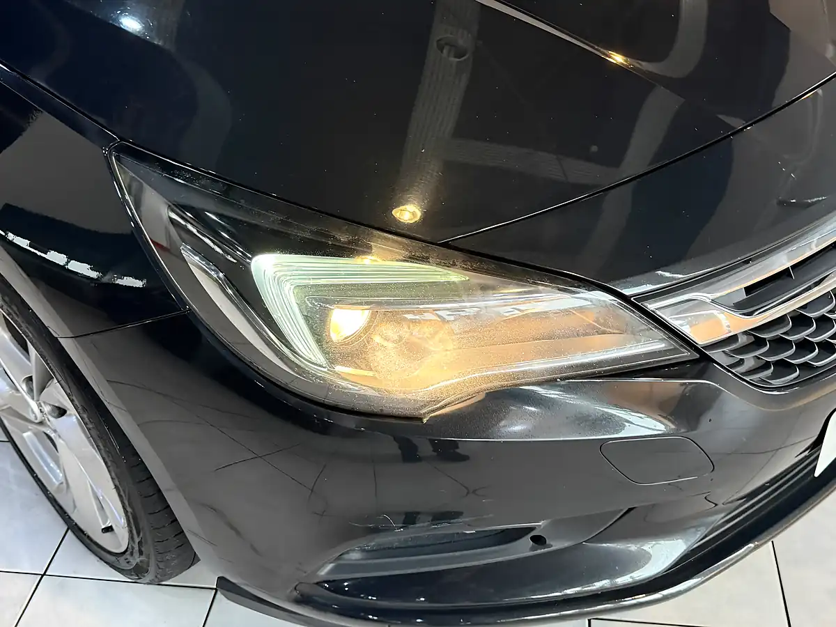 Used 2016 Vauxhall Astra Sri Black - Interior and Exterior details 3
