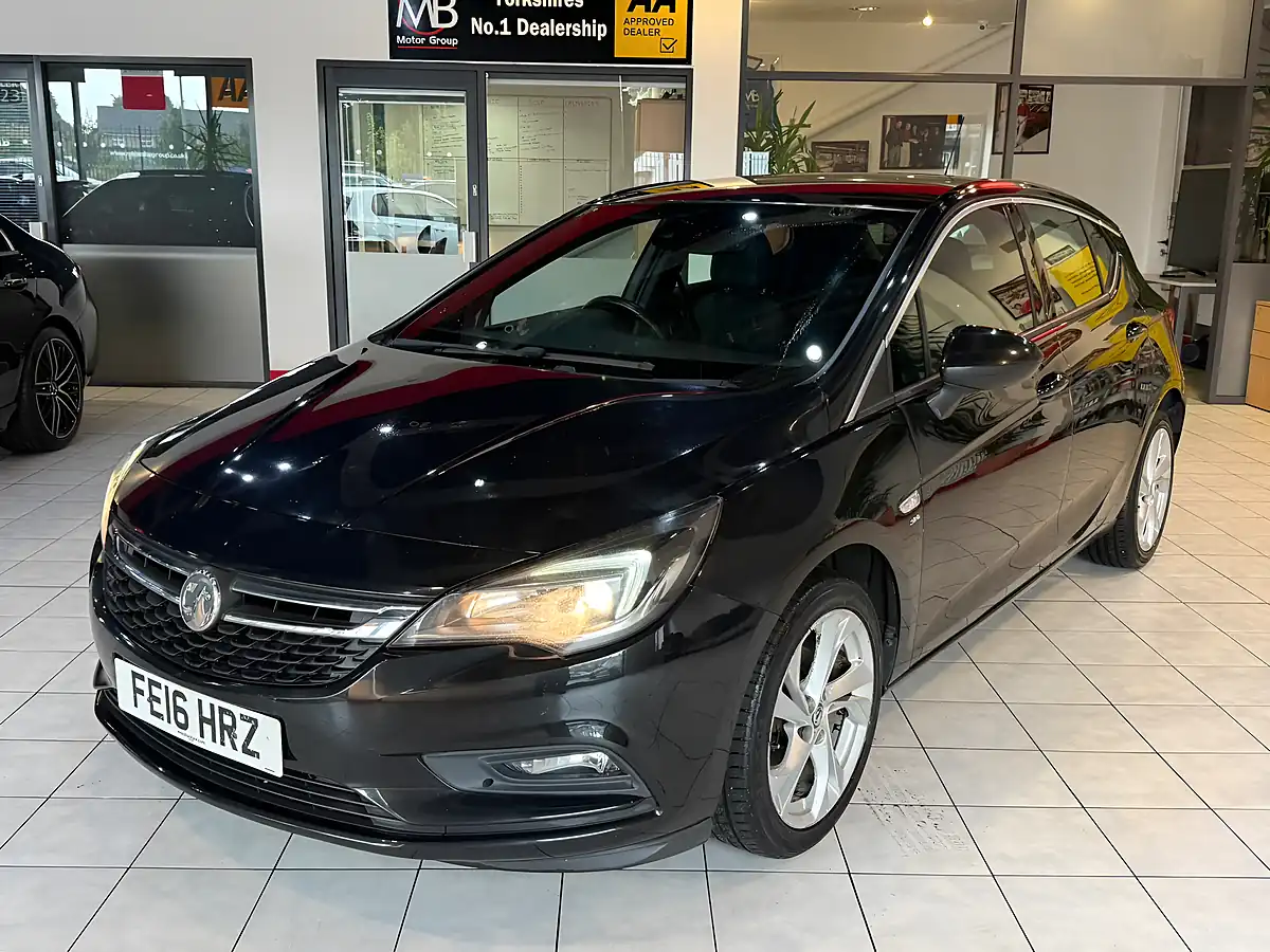 Used 2016 Vauxhall Astra Sri Black - Interior and Exterior details 5