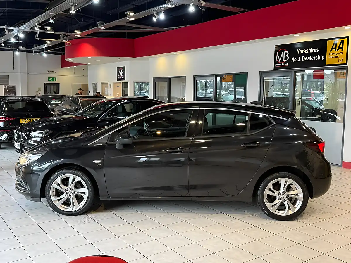 Used 2016 Vauxhall Astra Sri Black - Interior and Exterior details 6