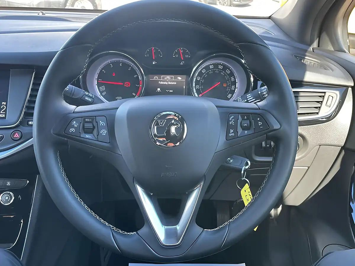 Used 2016 Vauxhall Astra Sri Black - Interior and Exterior details 19