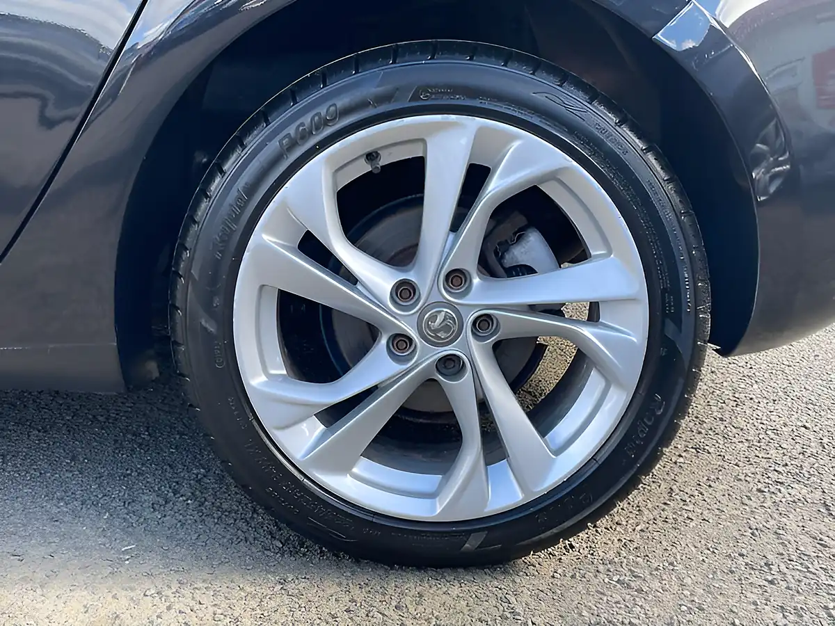 Used 2016 Vauxhall Astra Sri Black - Interior and Exterior details 7