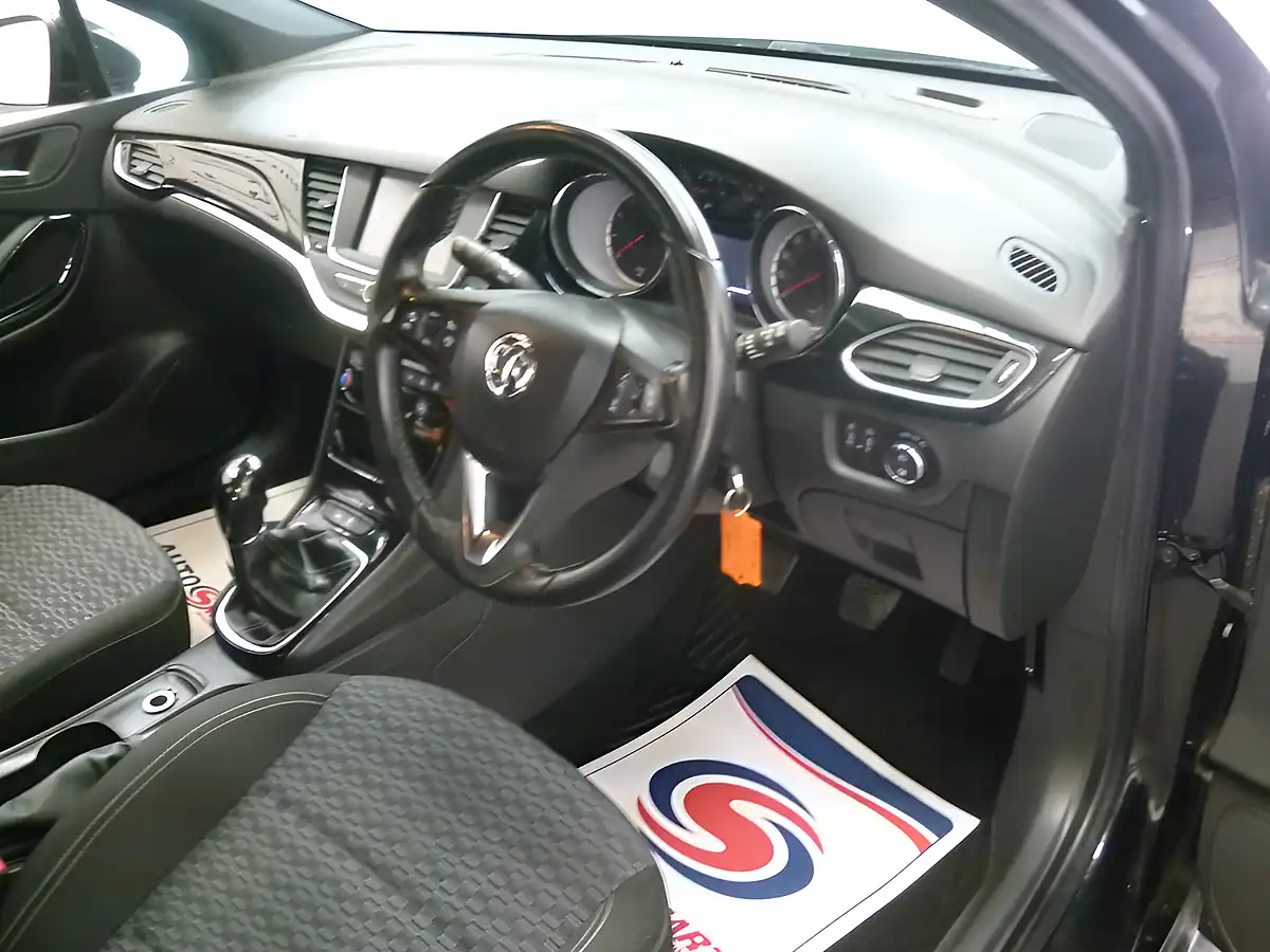 Used 2016 Vauxhall Astra Sri Black - Interior and Exterior details 13