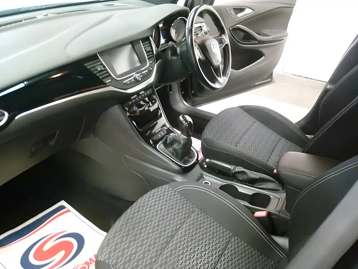 Used 2016 Vauxhall Astra Sri Black - Interior and Exterior details 14