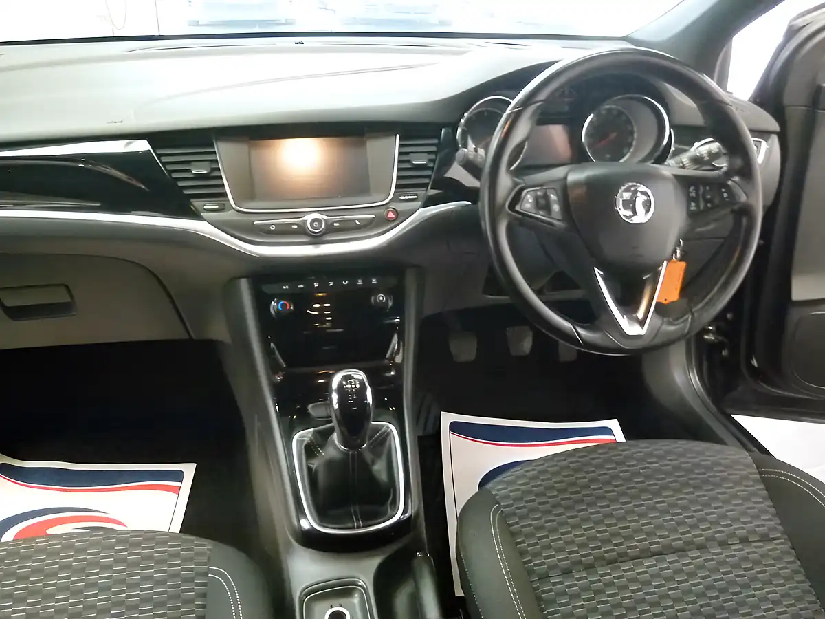 Used 2016 Vauxhall Astra Sri Black - Interior and Exterior details 15