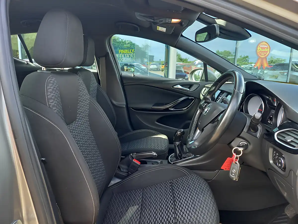 Used 2016 Vauxhall Astra Sri Grey - Interior and Exterior details 12