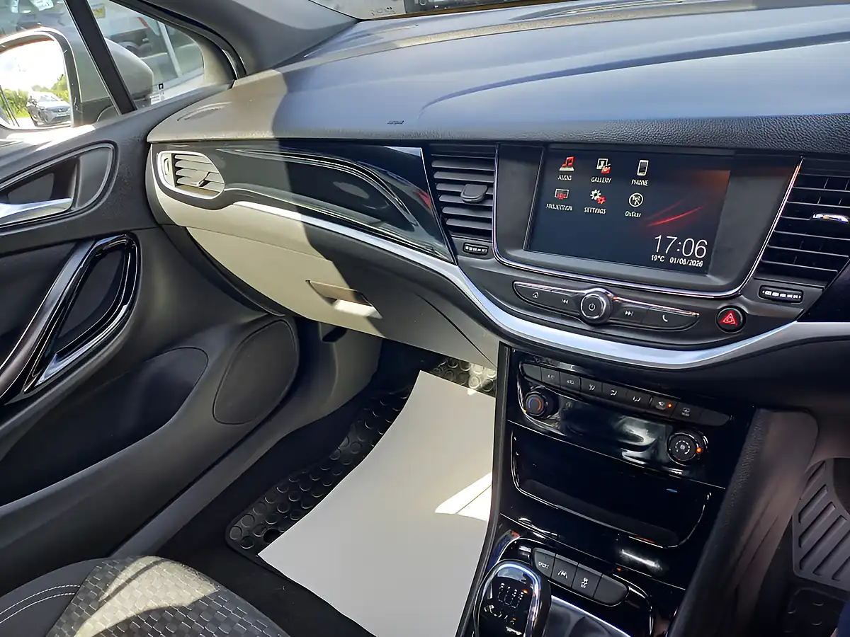 Used 2016 Vauxhall Astra Sri Grey - Interior and Exterior details 15