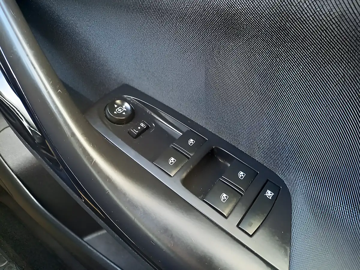 Used 2016 Vauxhall Astra Sri Grey - Interior and Exterior details 16