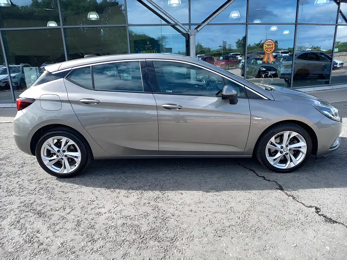 Used 2016 Vauxhall Astra Sri Grey - Interior and Exterior details 9
