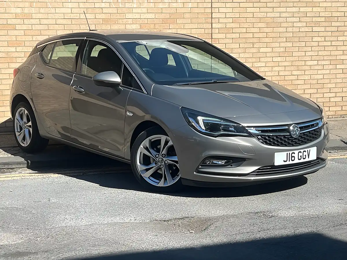 Used 2016 Vauxhall Astra Sri Grey - Front View