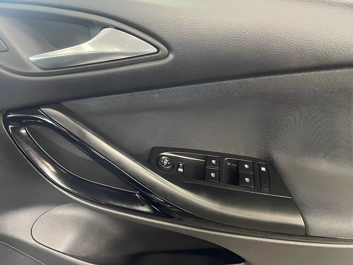 Used 2016 Vauxhall Astra Sri Grey - Interior and Exterior details 11