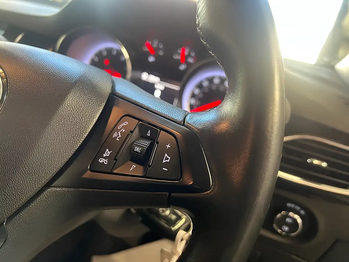 Used 2016 Vauxhall Astra Sri Grey - Interior and Exterior details 12