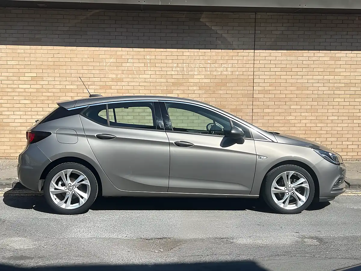 Used 2016 Vauxhall Astra Sri Grey - Interior and Exterior details 5