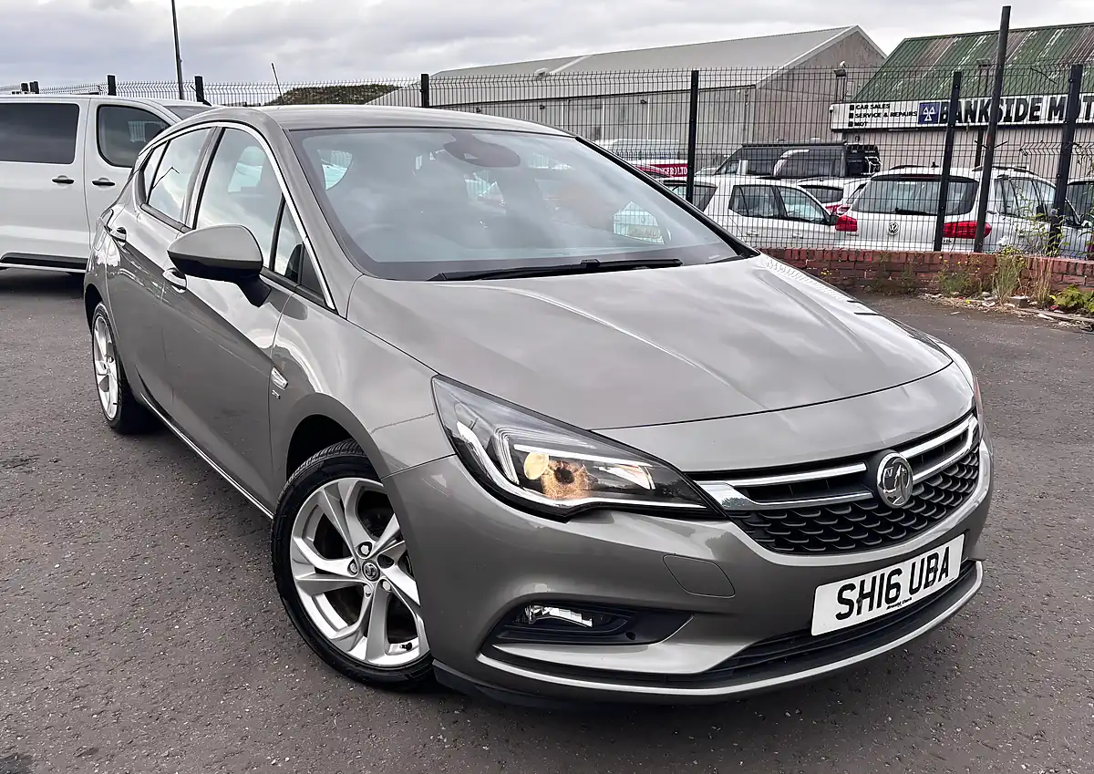 Used 2016 Vauxhall Astra Sri Grey - Front View