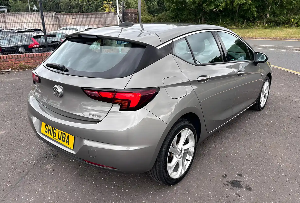 Used 2016 Vauxhall Astra Sri Grey - Interior and Exterior details 5