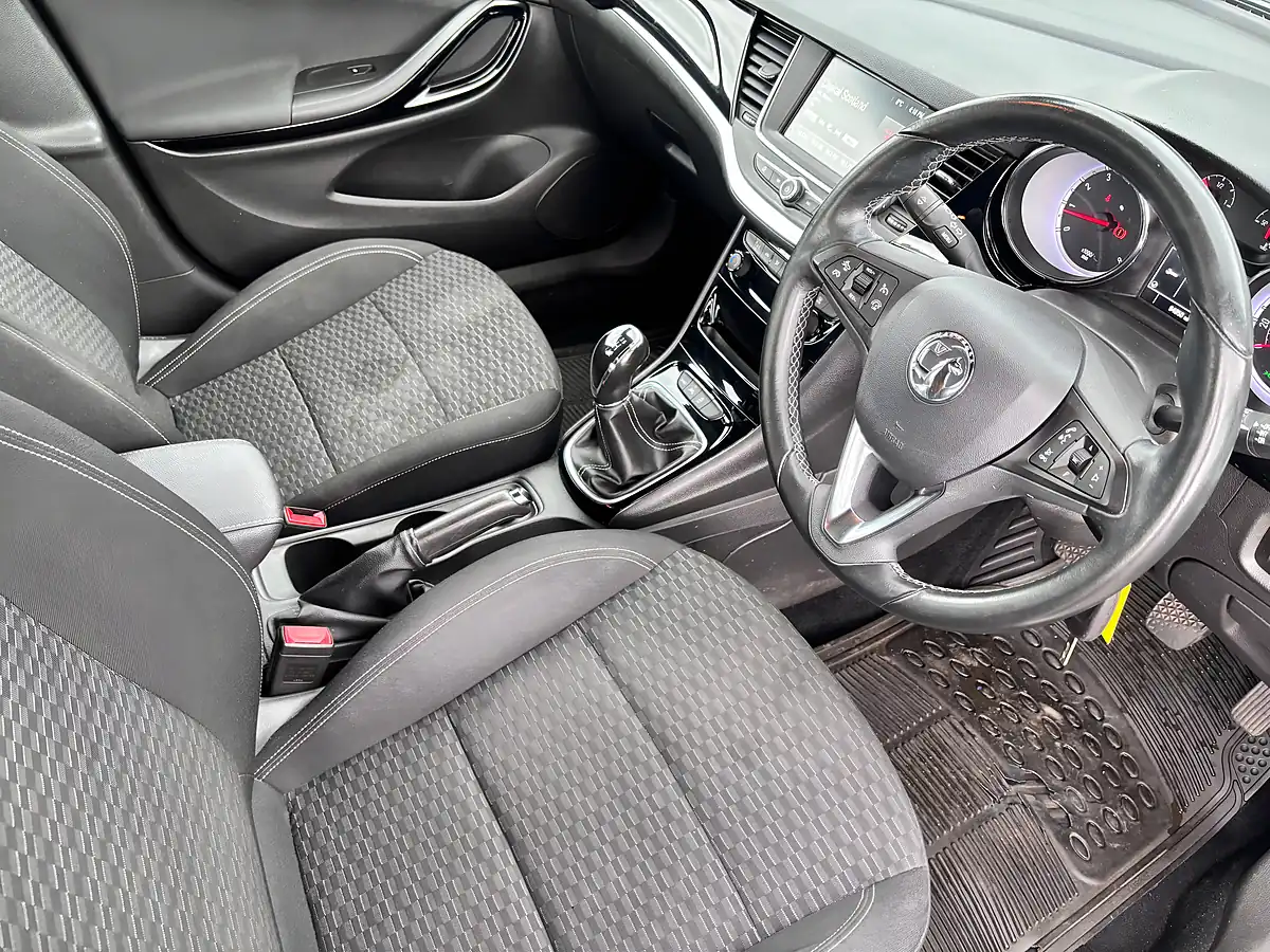 Used 2016 Vauxhall Astra Sri Grey - Interior and Exterior details 7