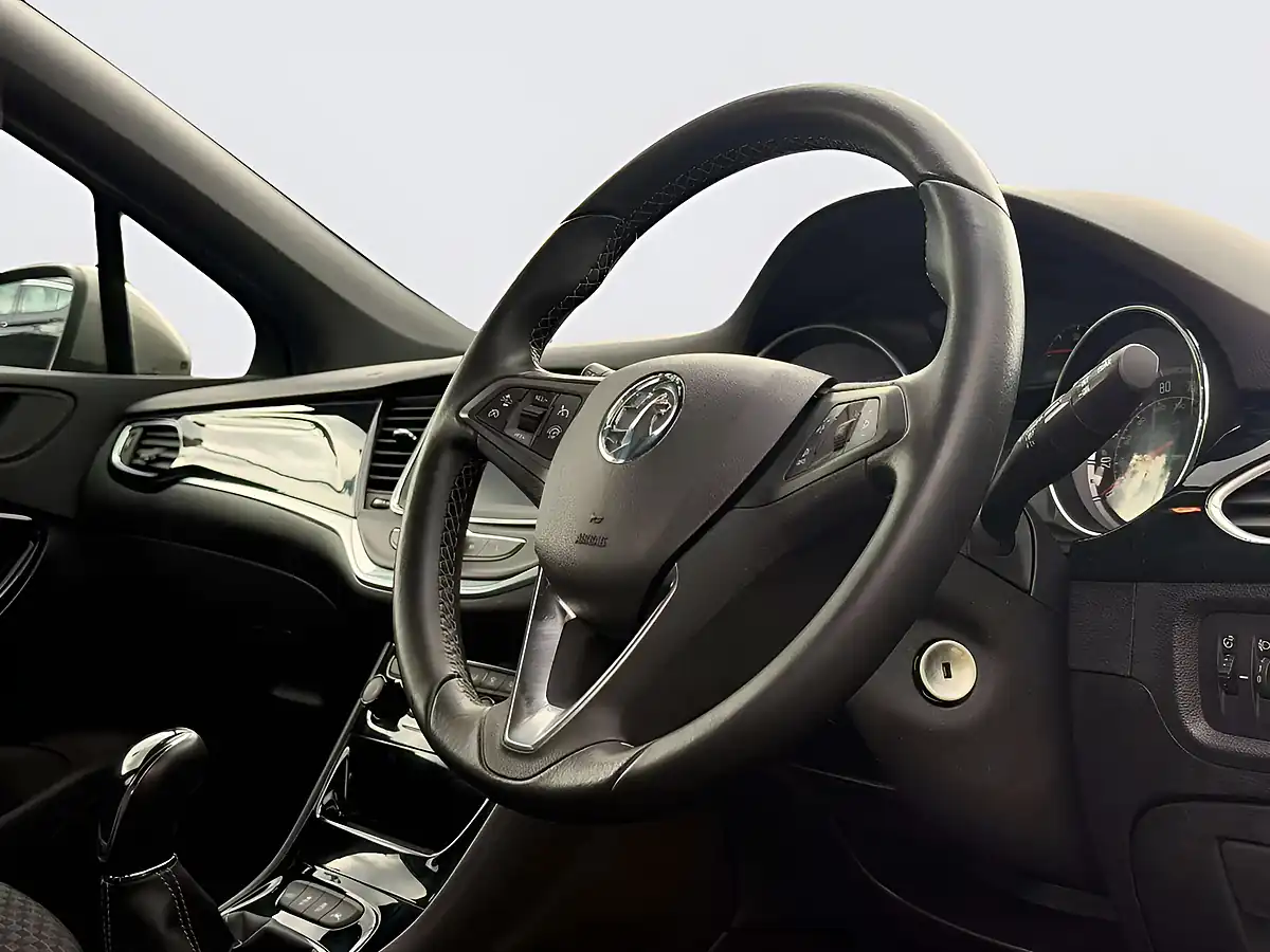 Used 2016 Vauxhall Astra Sri Grey - Interior and Exterior details 11