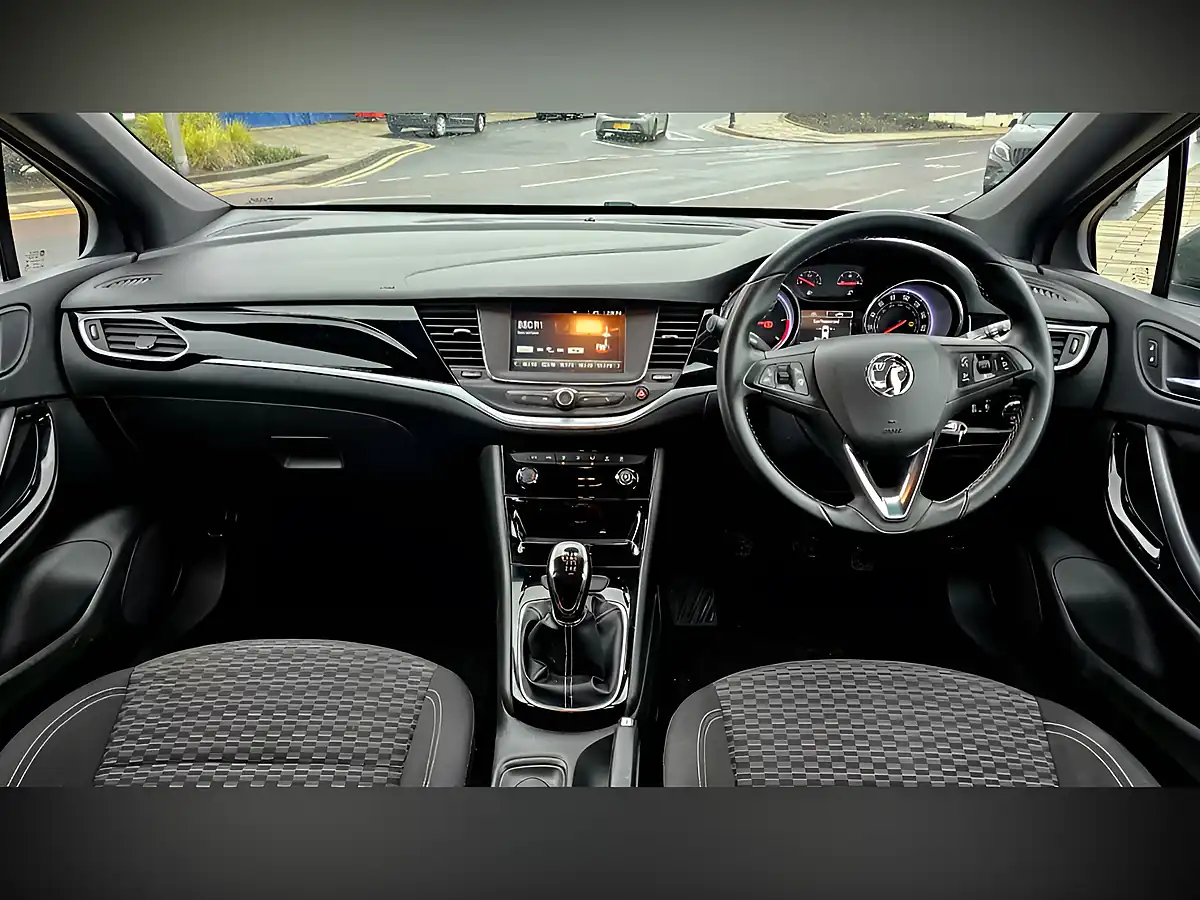 Used 2016 Vauxhall Astra Sri Grey - Interior and Exterior details 11