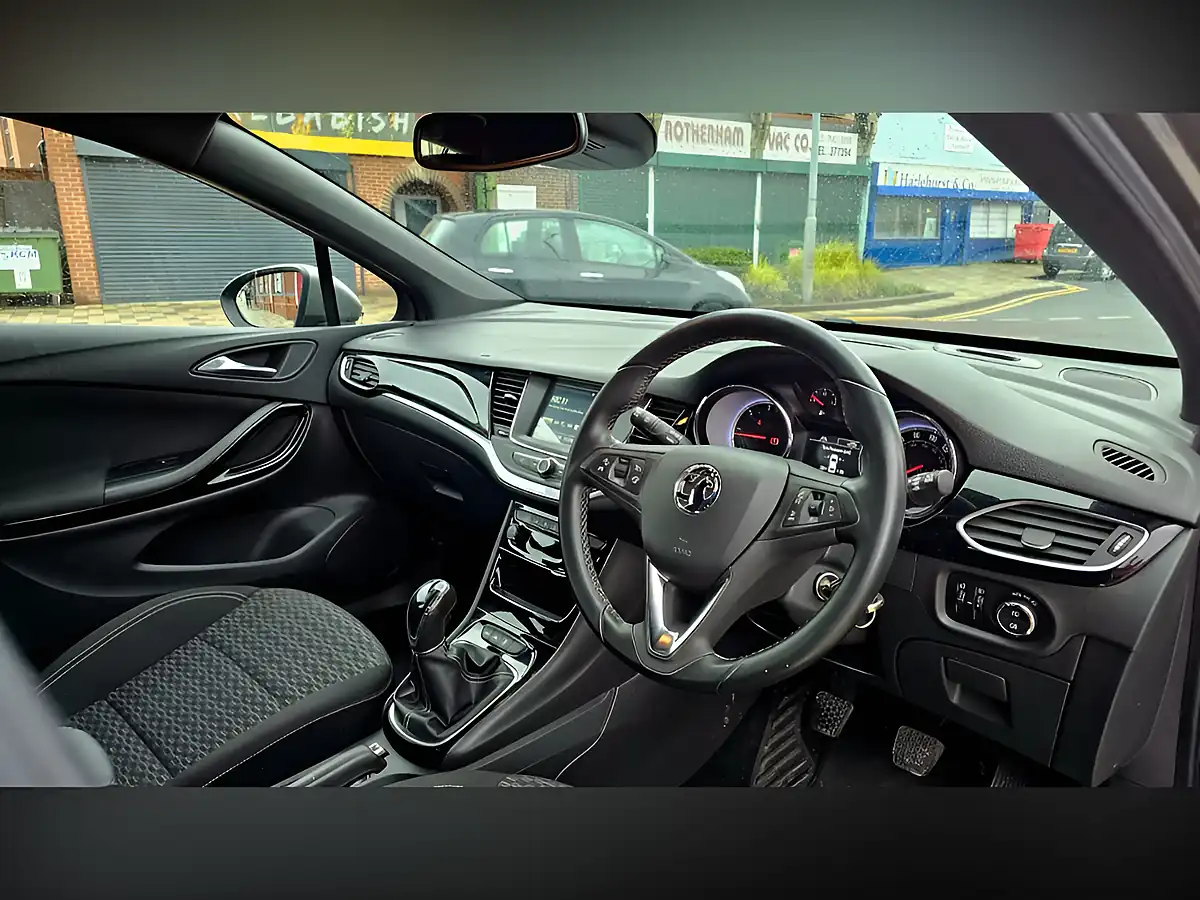 Used 2016 Vauxhall Astra Sri Grey - Interior and Exterior details 13