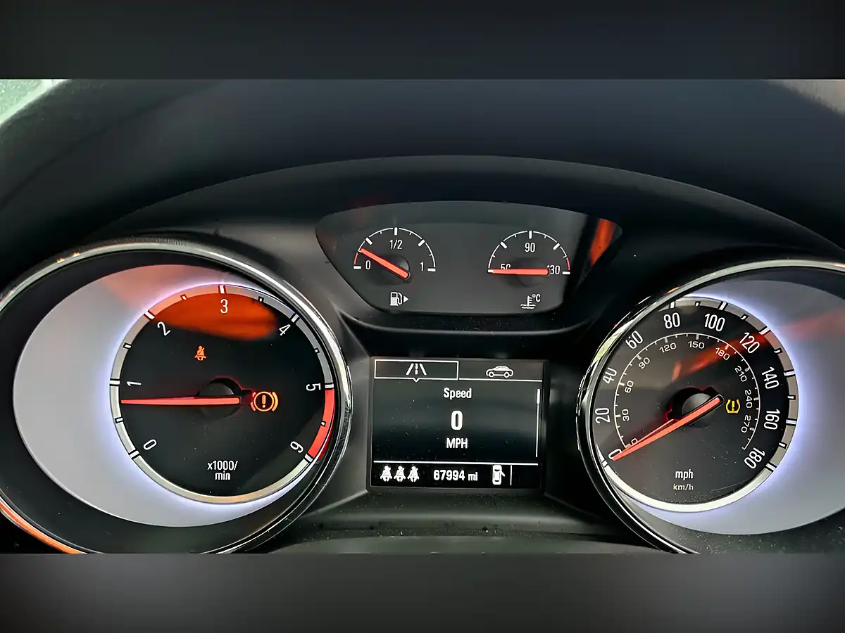 Used 2016 Vauxhall Astra Sri Grey - Interior and Exterior details 18